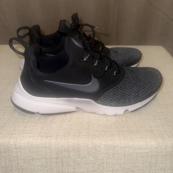 Nike | Youth Presto Fly | Size 7Y - Picture 4 of 7